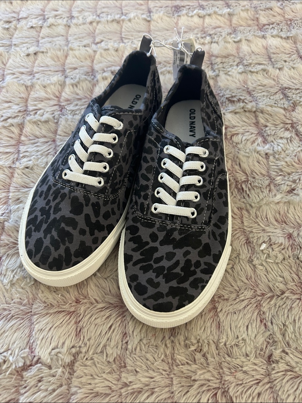 Old Navy Black and Gray Leopard Print Canvas Sneakers size 3 new